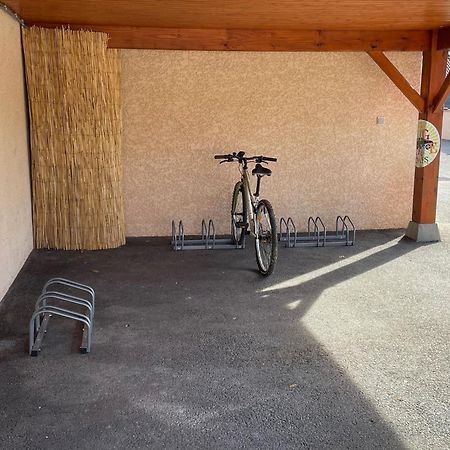 Bed and Breakfast Le Double C Saint-Victor-de-Morestel Exterior foto
