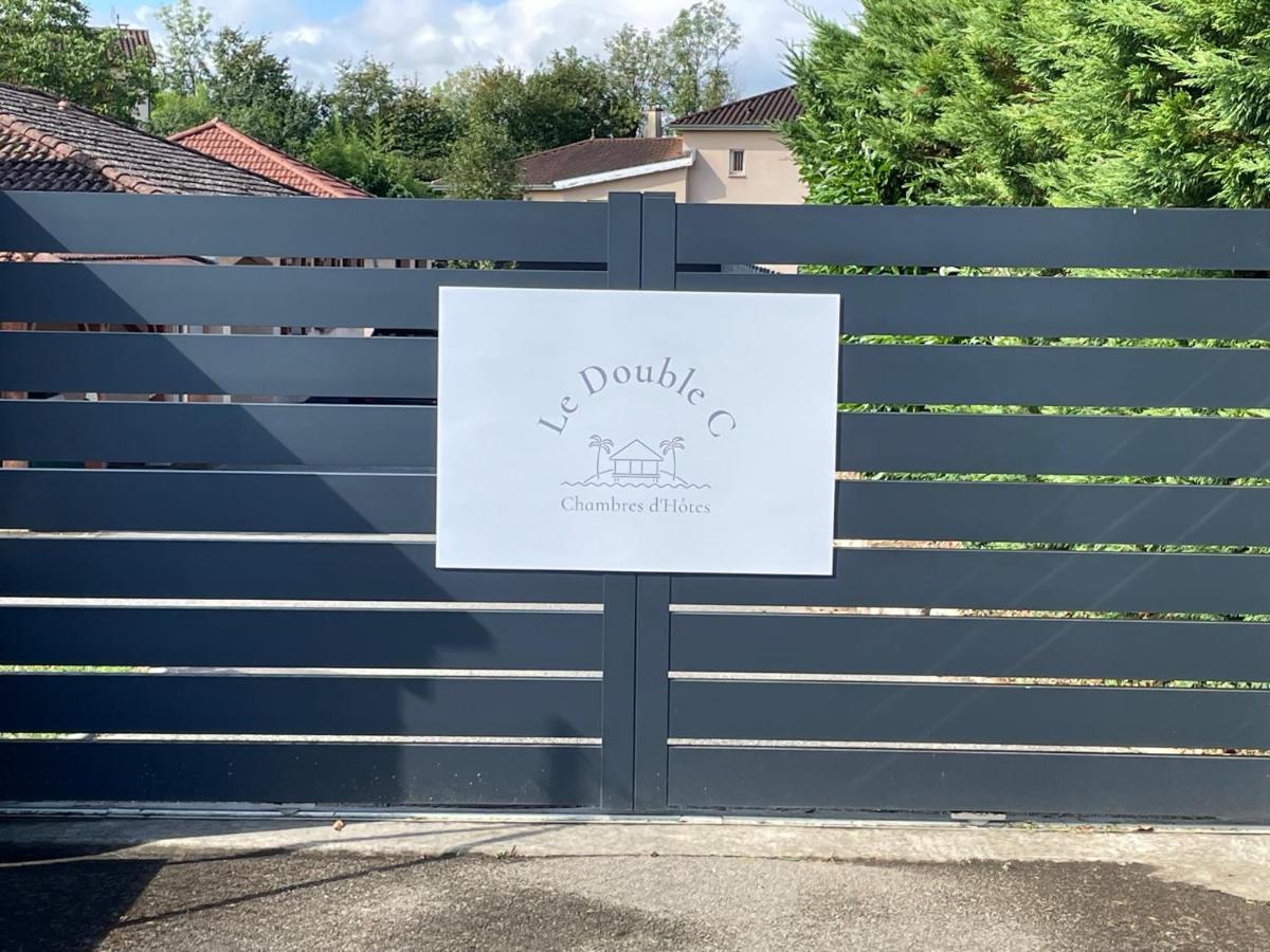 Bed and Breakfast Le Double C Saint-Victor-de-Morestel Exterior foto