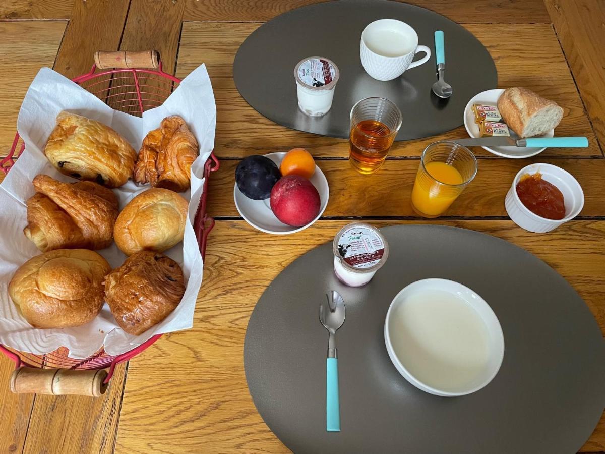 Bed and Breakfast Le Double C Saint-Victor-de-Morestel Exterior foto