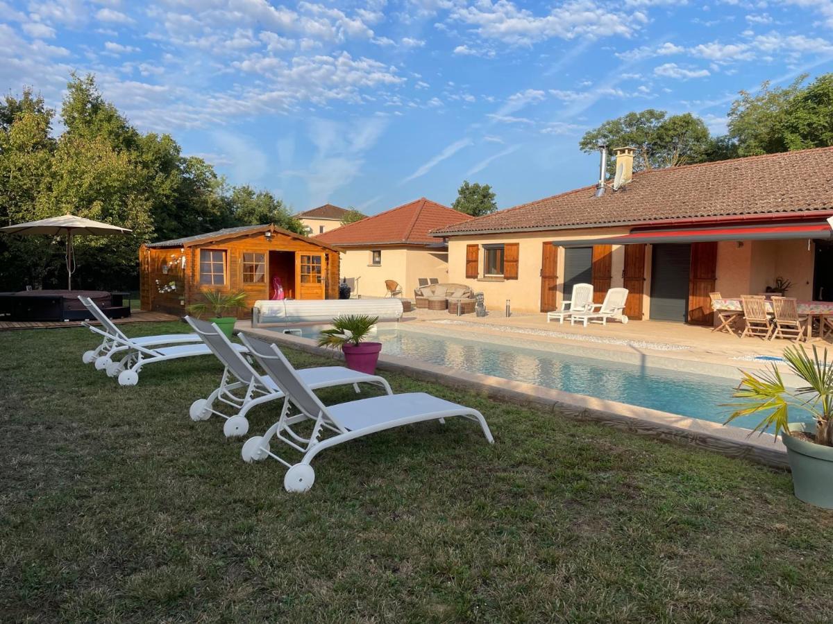 Bed and Breakfast Le Double C Saint-Victor-de-Morestel Exterior foto